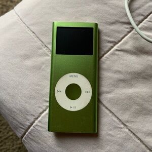 Green iPod nano 4gb